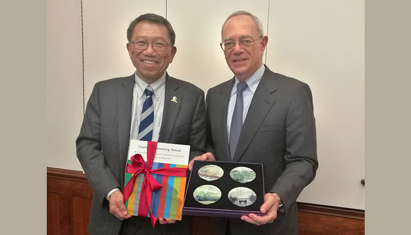 A meeting between Prof. Rocky S. Tuan (left) and Dr. L. Rafael Reif (right), MIT President.