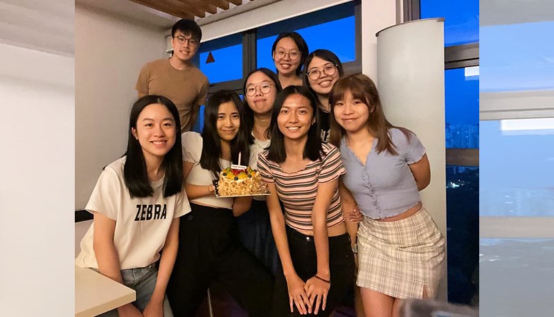 All exchange students from CUHK gather for dinner on Chinese New Year’s Eve at the National University of Singapore. 