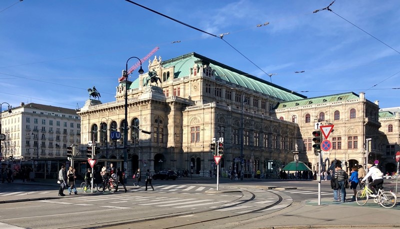 Gyatso visits the museums in Vienna to learn about the European history.