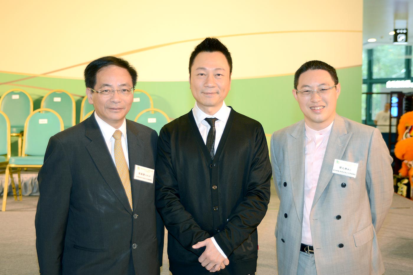 Artiste Wayne Lai <em>(centre)</em>  attends a Chinese medicine industry awards ceremony as Ling Nam’s spokesperson <em>(Photo courtesy of the interviewee)</em>