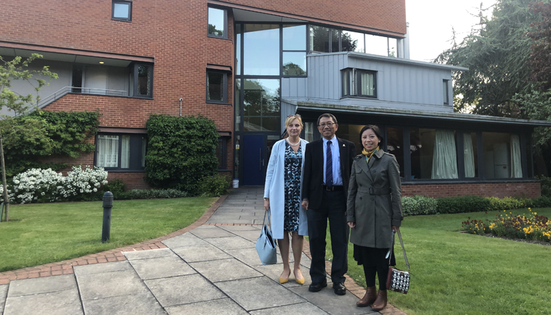 Prof. Rocky S. Tuan (middle) visits Clare Hall and meets with Dr. Marie Janson, Development Director (left), and Prof. WU Ka Ming, Department of Cultural and Religious Studies (right).