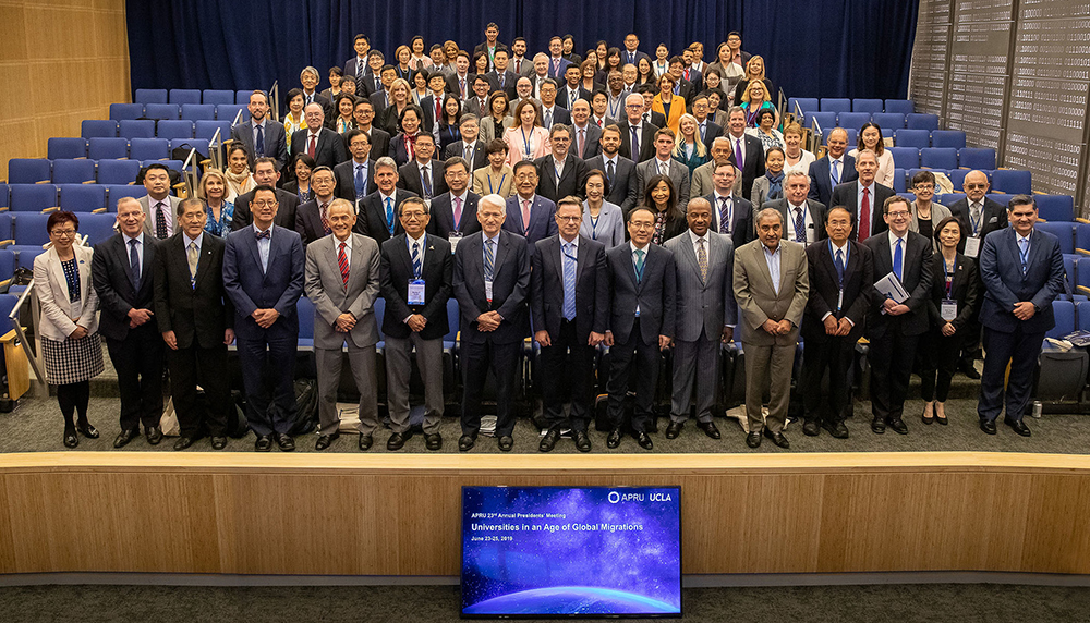 A group photo of the participants of the APRU Annual Presidents’ Meeting.