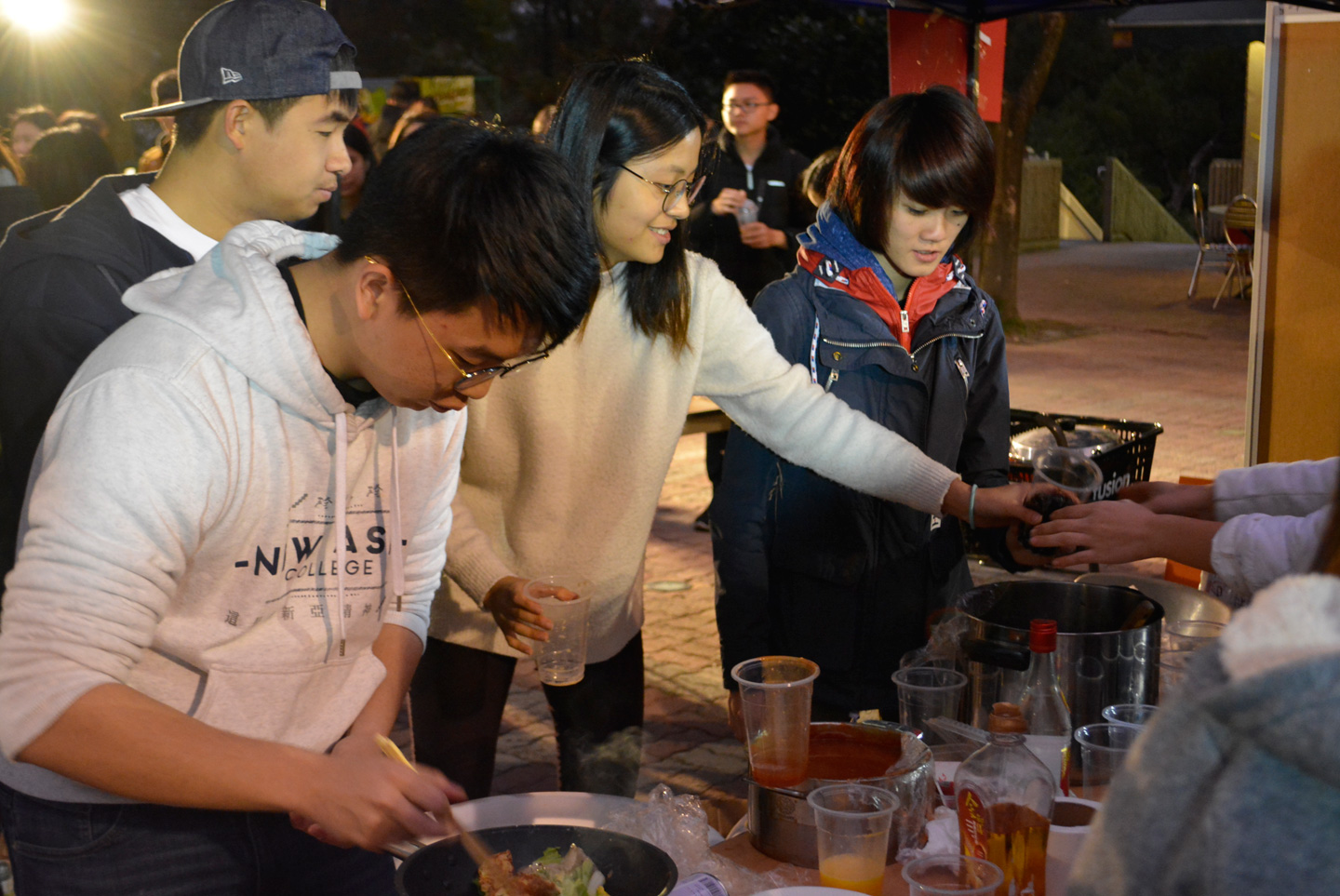 Preparing Taiwanese traditional snacks