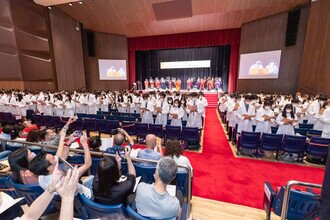 Freshmen took the medical student oath