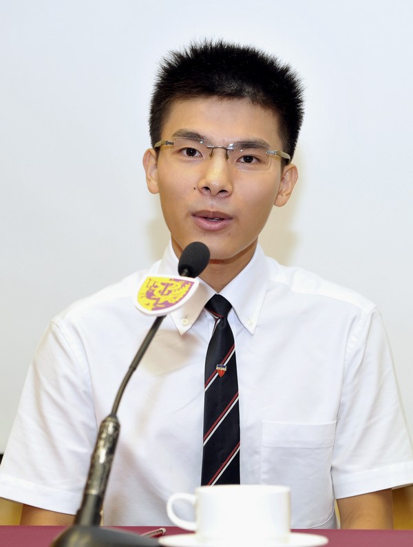 潘卓基同学认为医科能将知识学以致用,回馈社会。他指出环球医学领袖培训计划中的师友计划,有教授从旁协助学生,启发学生,对他很重要。