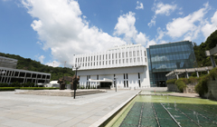 The image of the University Library 