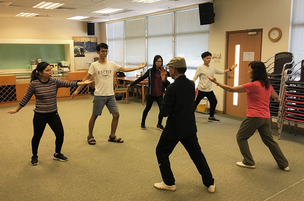 
Through exercising simple Tai Chi under the instruction of Master Lo, several Chung Chi students tried to calm their mind and internal energy circulating along within the body in busy school life, so as to cultivate mindfulness and refresh their state of mind. 【Mindful Tai Chi】
