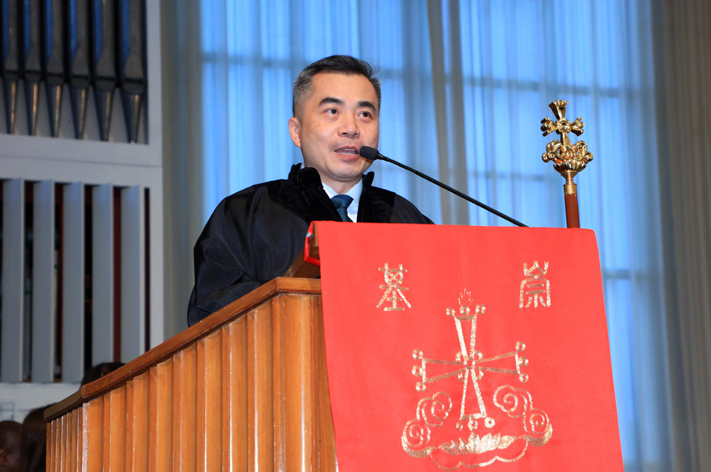 The Honourable WONG Yan Lung, GBM, SC encourage graduates to only do justice, love mercy, and walk humbly.