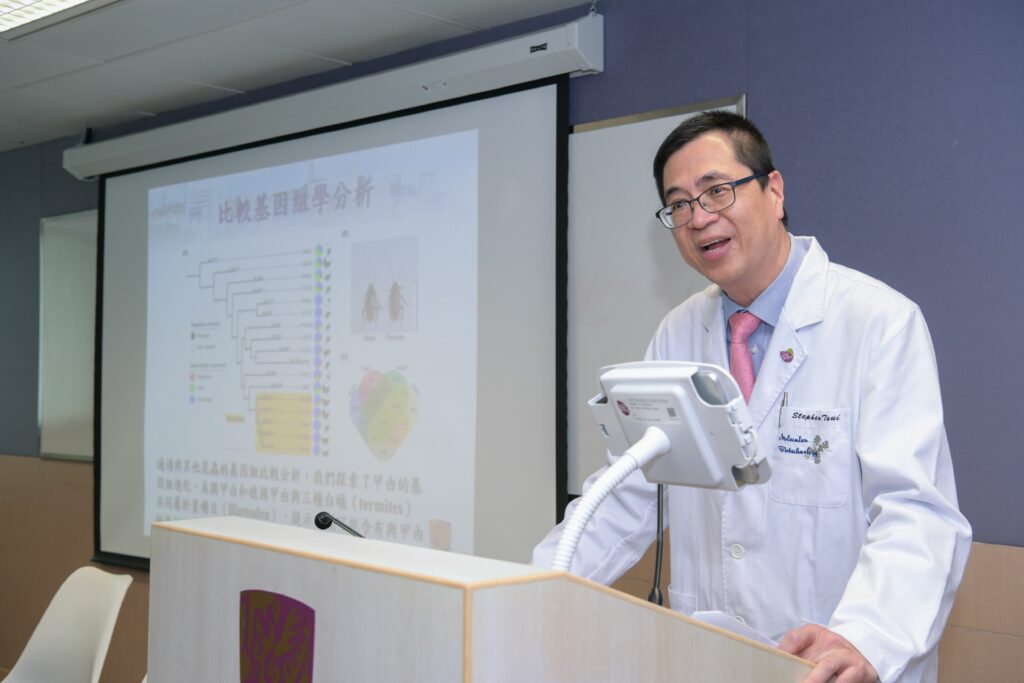 Professor Stephen Tsui and his research team discover that an extensive range of gene family variations is found in the American cockroach genome, which accounts for the cockroaches’ high viability.