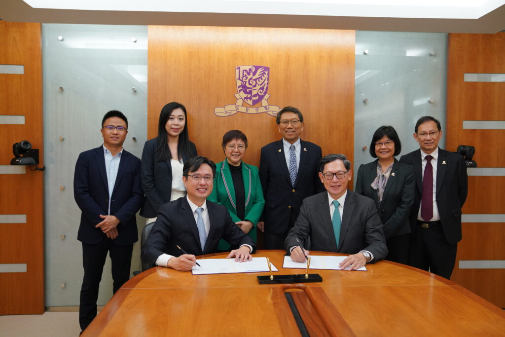 The MoU was signed by the Chairman of the Board, CUHK Innovation Ltd Dr Norman Chan Tak-lam (Front row, right) and Mr Hendrick Sin, CPC Fund Founding and Managing Partner (Front row, left)<br />
Witness: (Back row, from left to right) CPC Fund Founding and Managing Partner Mr Ma Zhiqiang; Deputy Director and President of Huashang Education Group, Ms Eman Liu; Dr Winnie Tang MH, JP; Vice-Chancellor and President Professor Rocky S. Tuan; Pro-Vice-Chancellor (Research) Professor Sham Mai-har; Associate Vice-President Professor Lee Hong-seng Daniel posed for a group photo in the MoU signing ceremony