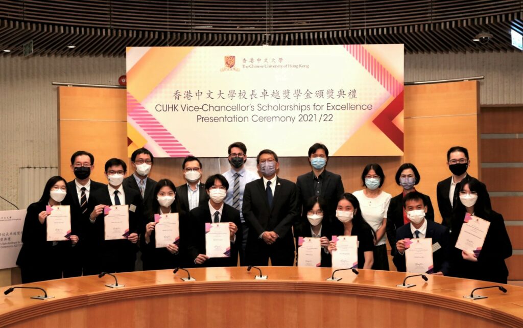 Group photo of Professor Rocky S. Tuan (5th from left, front row), CUHK Vice-Chancellor and President, CUHK representatives and the awardees at the scholarship presentation ceremony.