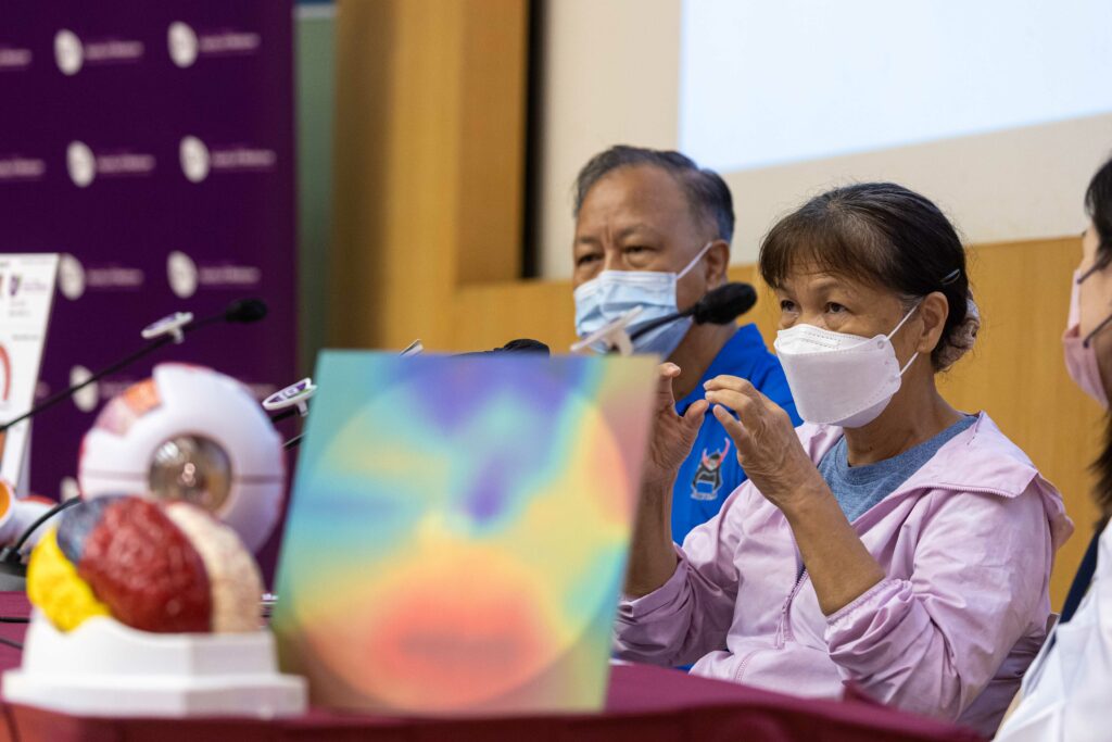 Alzheimer’s disease patient Mrs Chan (centre) says that the process of taking fundus photographs was simple and she did not feel any discomfort.