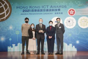 Professor Yeung Yam (middle), Department of Mechanical and Automation Engineering, and Professor Helen Meng (second from the right), Patrick Huen Wing Ming Professor of Systems Engineering & Engineering Management, lead the team of CUHK Jockey Club AI for the Future Project.