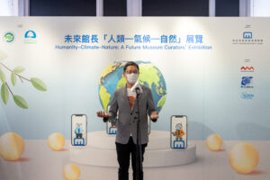 Mr Simon Wong, Chairman of the Environmental Campaign Committee, delivers a speech at the ceremony.