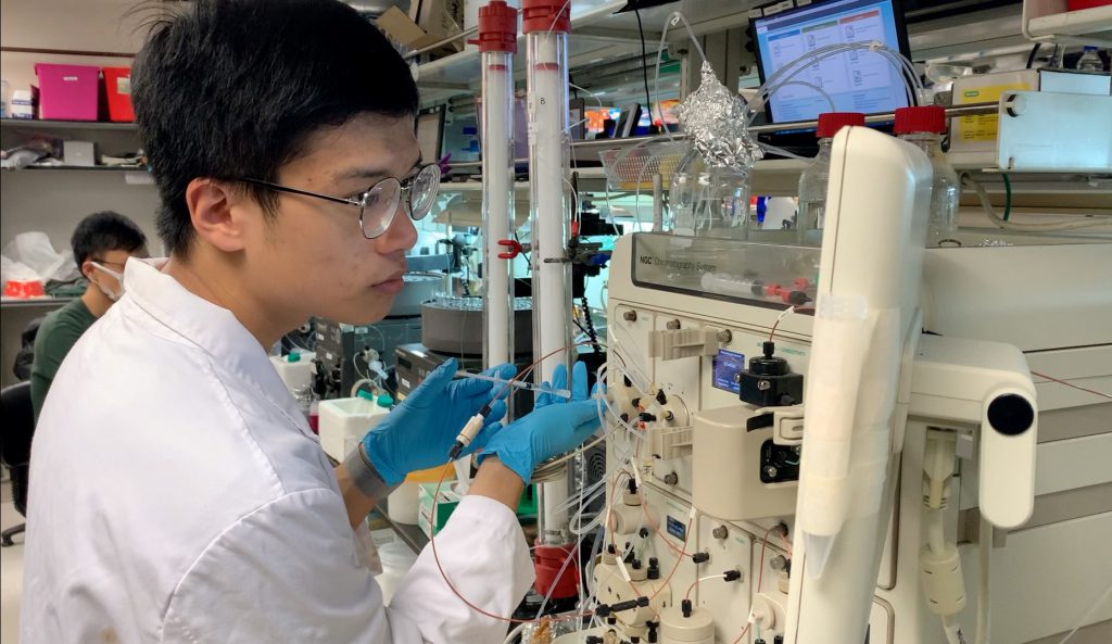 Chris has participated in Professor Wong Kam Bo’s research on protein. The picture shows the protein filtration in the laboratory.