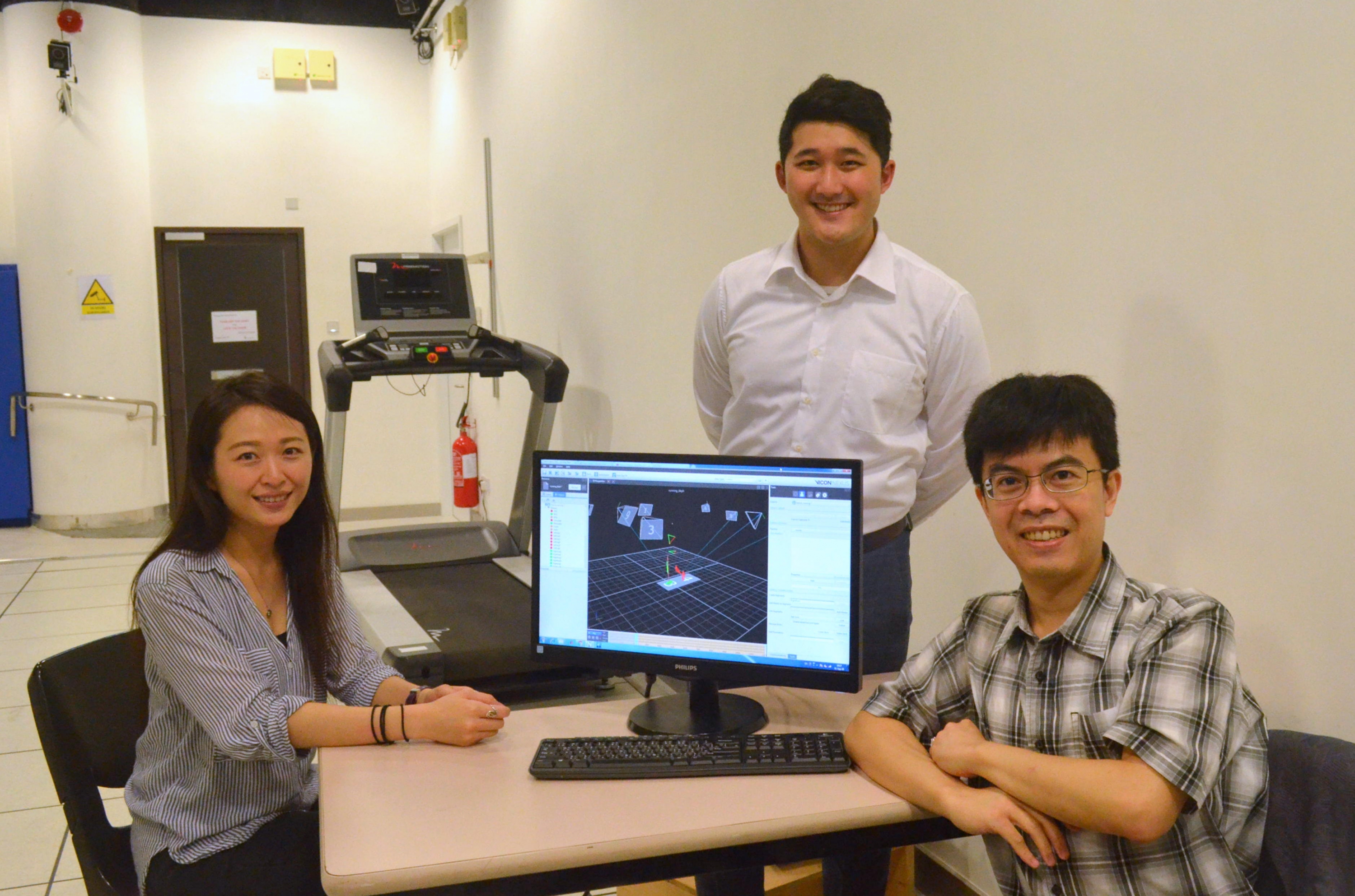 Researchers from CUHK, PolyU and Western Sydney University in Australia have recently discovered that the human nervous system is equipped with a mechanism that can flexibly adjust the motor commands for different running forms depending on the state of the body and the person’s prior running experience. This finding has just been published in Nature Communications.
(From right) Professor Vincent CHEUNG, Assistant Professor of the School of Biomedical Sciences at CU Medicine; Dr Ben CHEUNG, CUHK medical alumnus; and Dr Chao-ying CHEN, a paediatric physical therapist and Assistant Professor of the Department of Rehabilitation Sciences at PolyU.