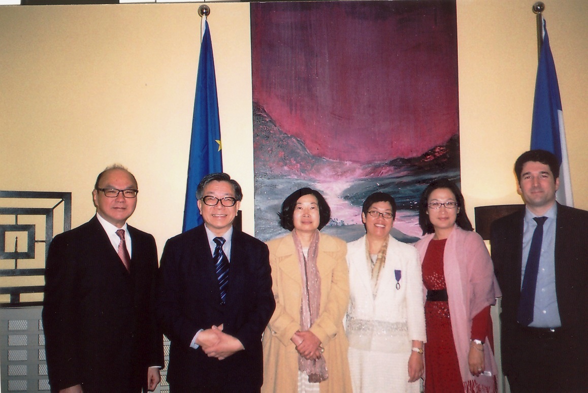 From left: Dr. John SY Lee, Chairman of the Board of Directors, Tung Wah Group of Hospitals, 2009-10; Prof. Frederick HM Cheung, Vice Chairman, Department of History, CUHK; Prof. Yip Hon-ming, Chairman, Department of History, CUHK; Prof. Ho Pui-yin; Ms. Wendy Lai, Senior Operations Manager, The Asia-Pacific Institute of Business, CUHK; Mr. Juilien Chiaroni, Attaché Scientific and Academic Affairs.