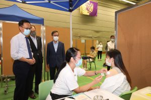 Mr. Patrick Nip, Professor Alan Chan and Mr. Eric Ng view the vaccination of CUHK members.