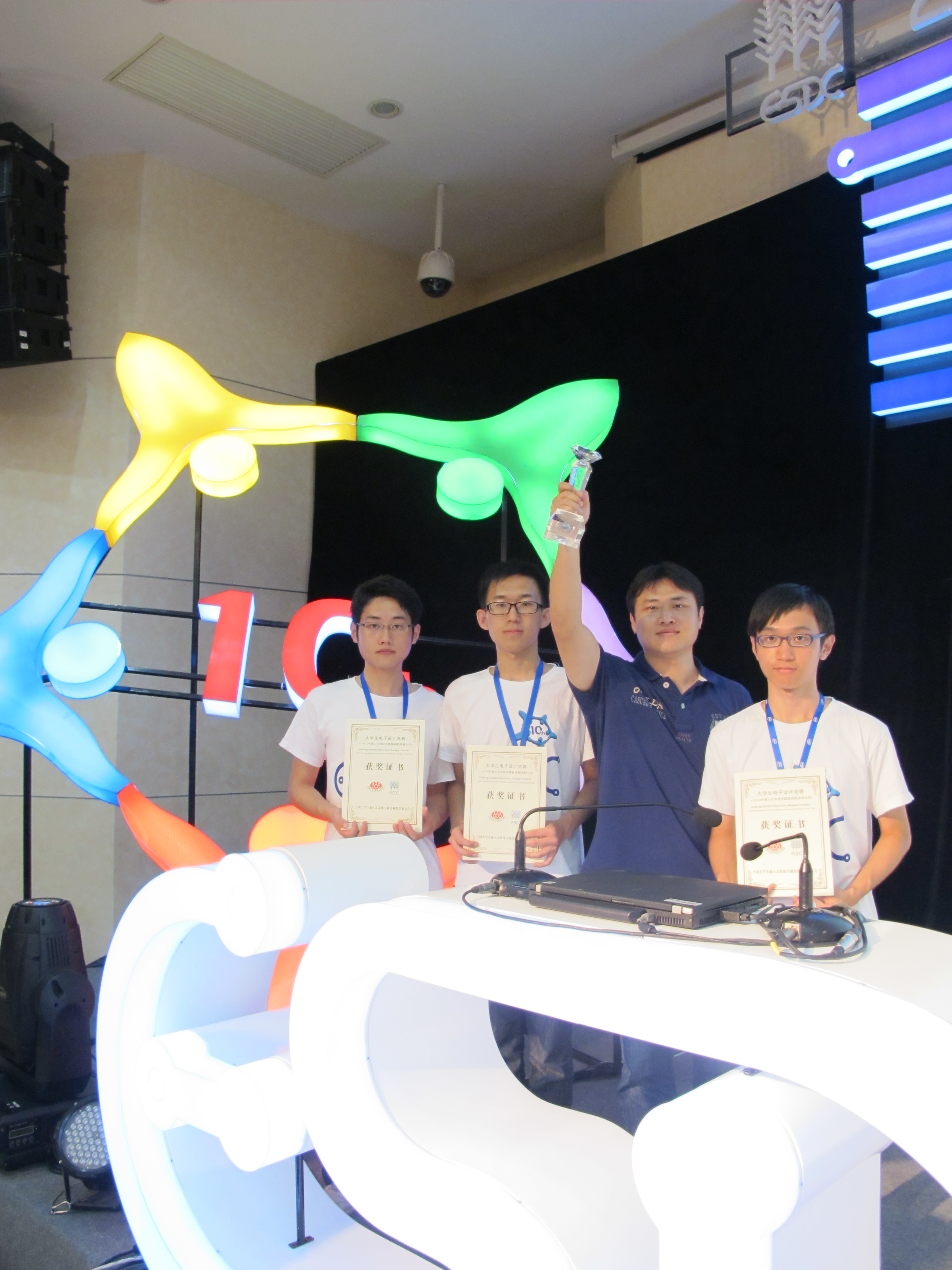 (From right) Chan Chun Kit, Prof. Xu Qiang, Liu Rui Feng and Shu Jianfei.