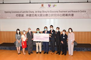 Dr. LAM Kin Chung (4th from left) and Dr. HO Hau Wong (3rd from left) generously donate HK$15 million for the establishment of this new glaucoma centre.