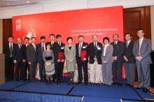 A group photo of Mrs Carrie Lam and CUHK members.