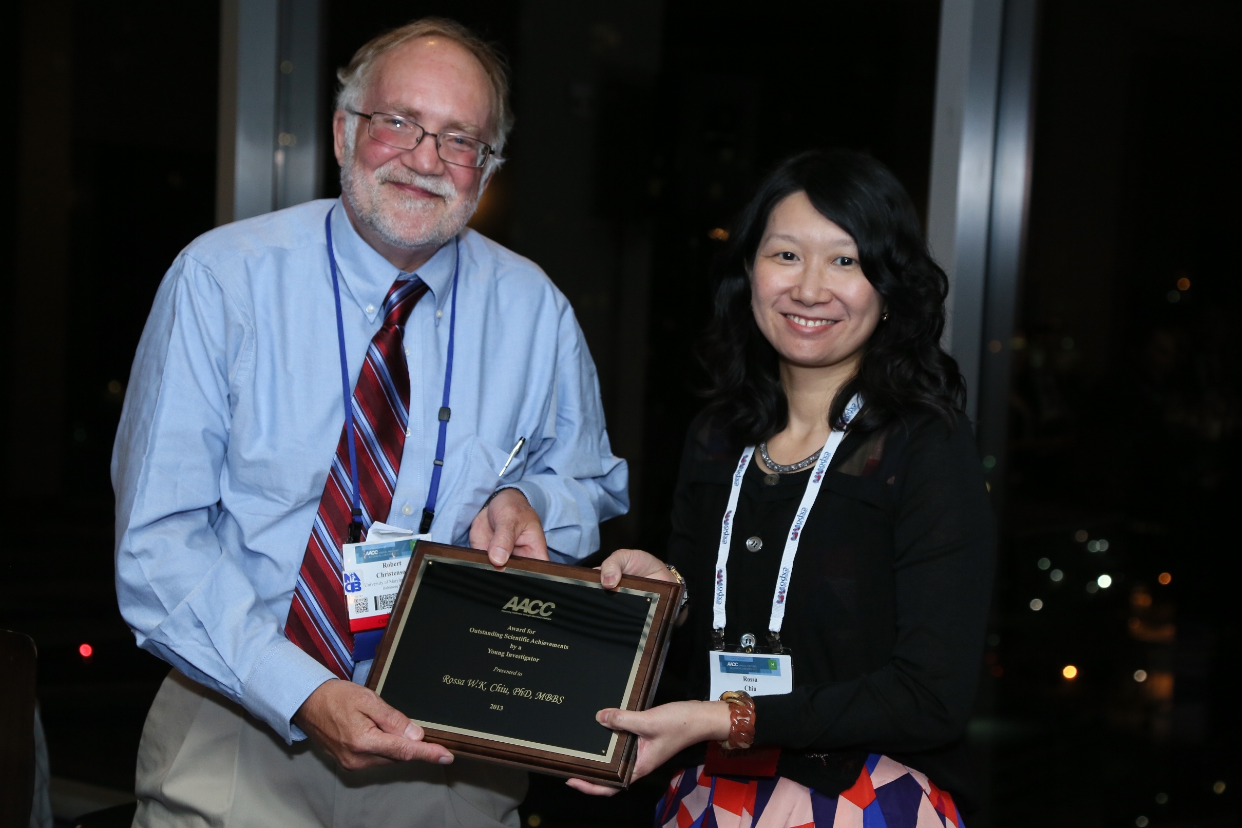 Dr. Robert Christenson, President of AACC, presents the award plaque to Prof. Rossa Chiu.