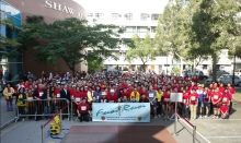 The annual Fun Run jointly organized by Chung Chi College and Faculty of Medicine, is held prior to the Kick-off Ceremony. It marks a new record with nearly 600 participants comprising of teaching staff, students, alumni and friends from Chung Chi College and Faculty of Medicine to run from the Prince of Wales Hospital to Lingnan Stadium of Chung Chi College.