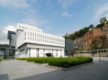 The landscape and iconic structures of the University Piazza and Mall Garden have been conserved after construction of the Library Extension.