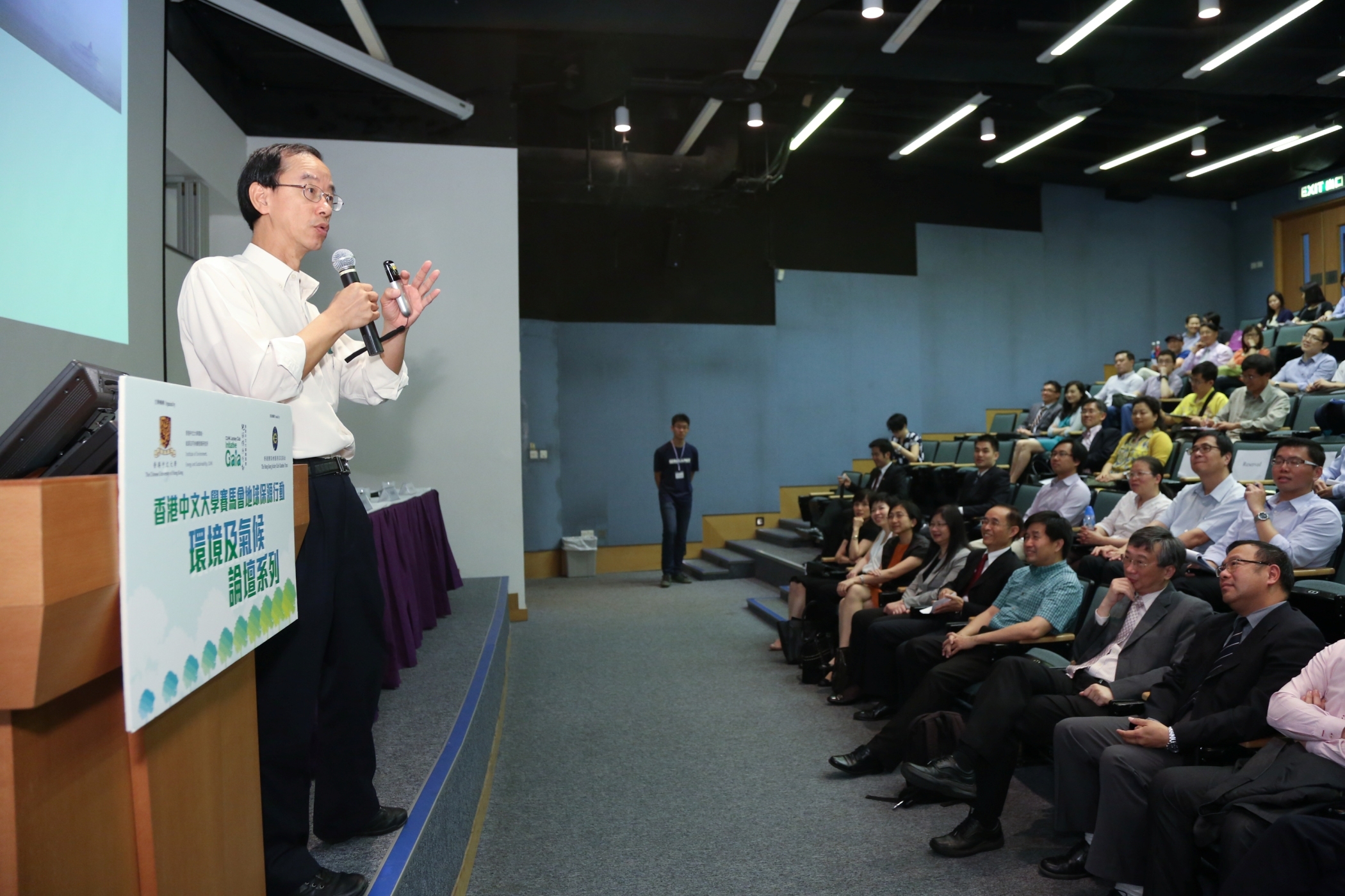 Mr. LAM Chiu-ying, Chairman of Environmental Campaign Committee and former Director of Hong Kong Observatory delivers a keynote speech.