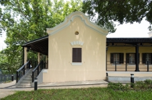 When devising the restoration plan, the CAHR team preserves the original architectural features of the Old Tai Po Police Station, including the Chinese pitched roof and the Dutch gable.