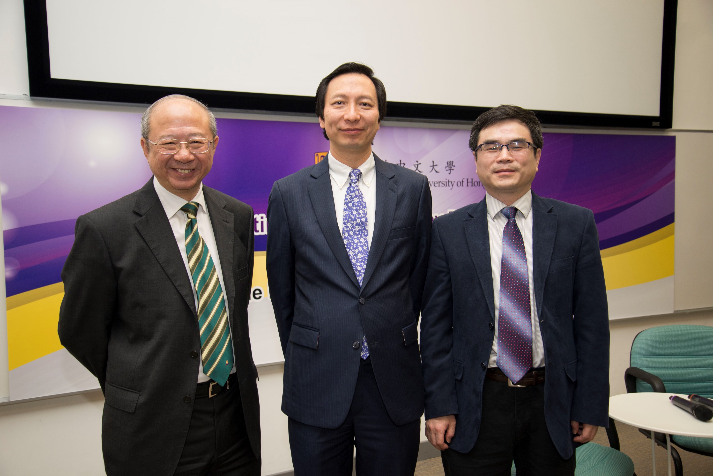 (From left) Prof. Michael Hui, Pro-Vice-Chancellor of CUHK, Dr. Shang-Jin Wei, Chief Economist of ADB and Prof. Junsen Zhang, Wei Lun Professor of Economics and Chairman, Department of Economics, CUHK.