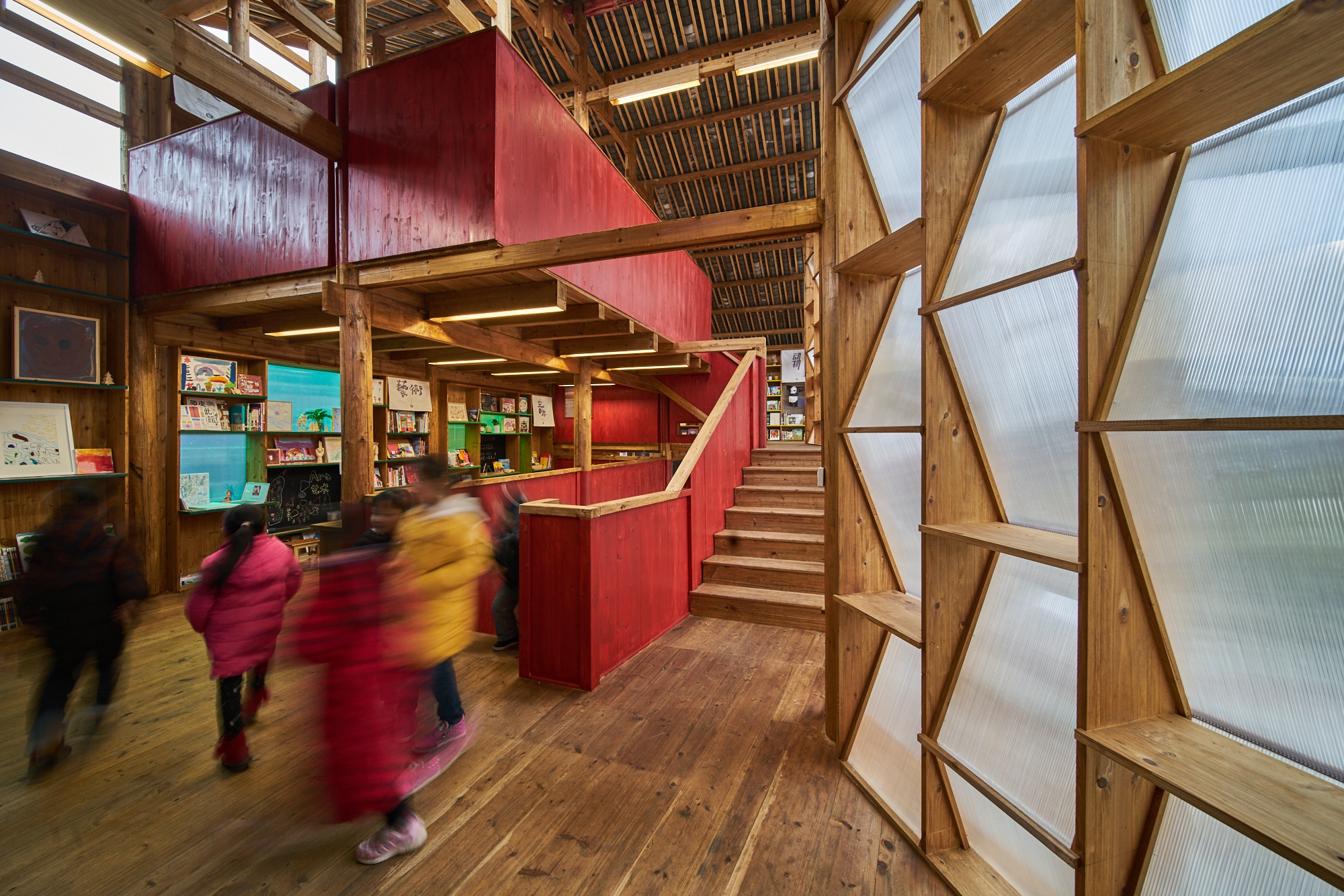 Stairs are the key architectural element in Dong daily life, a place which people usually congregate around and where children love to play. The project team decided that stairs would be the generating idea of the building.