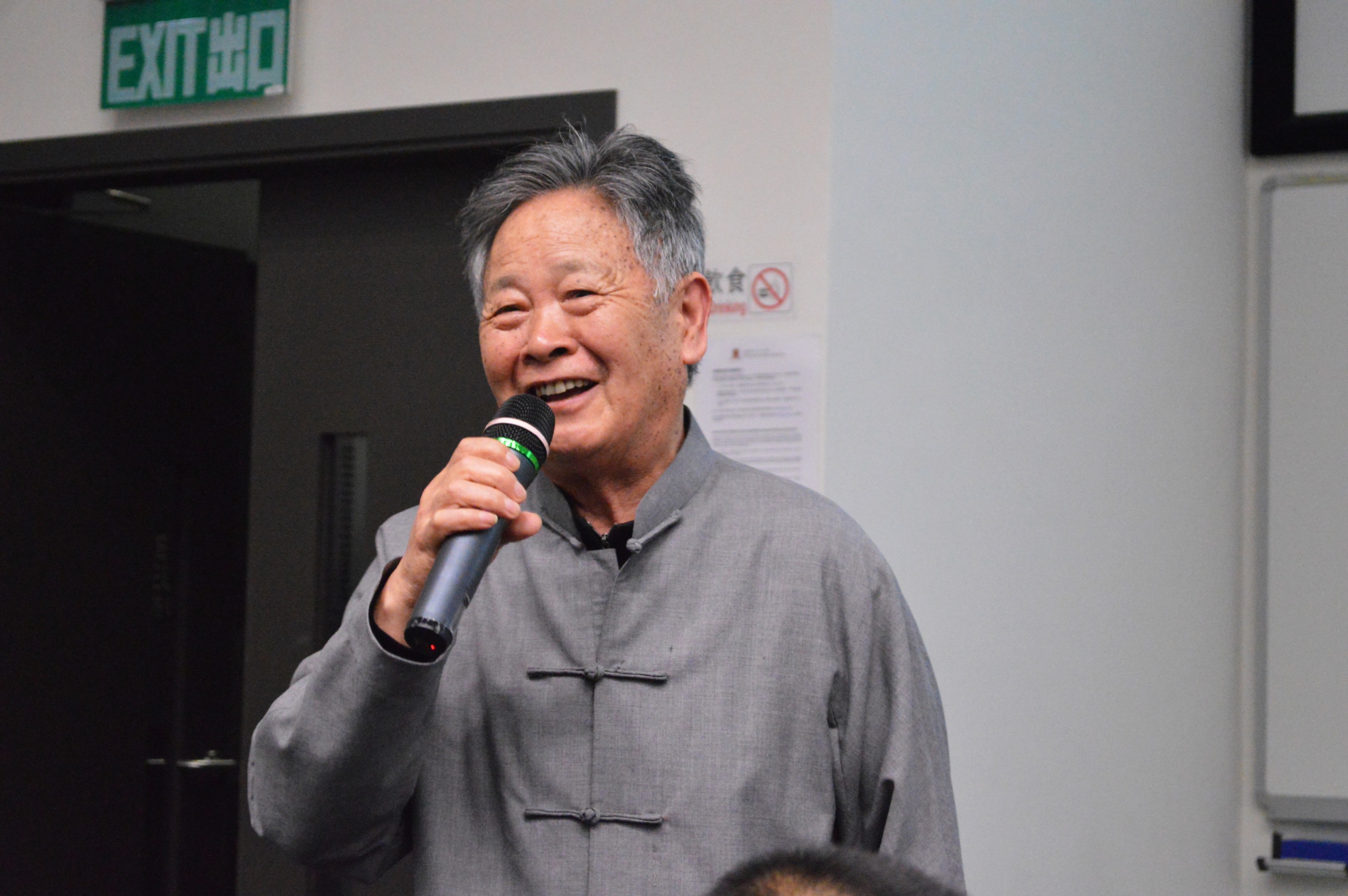 Mr. Xu Xiutang, Renowned Yixing artist,  Master Craftsman of Chinese Handicraft delivers a public lecture.