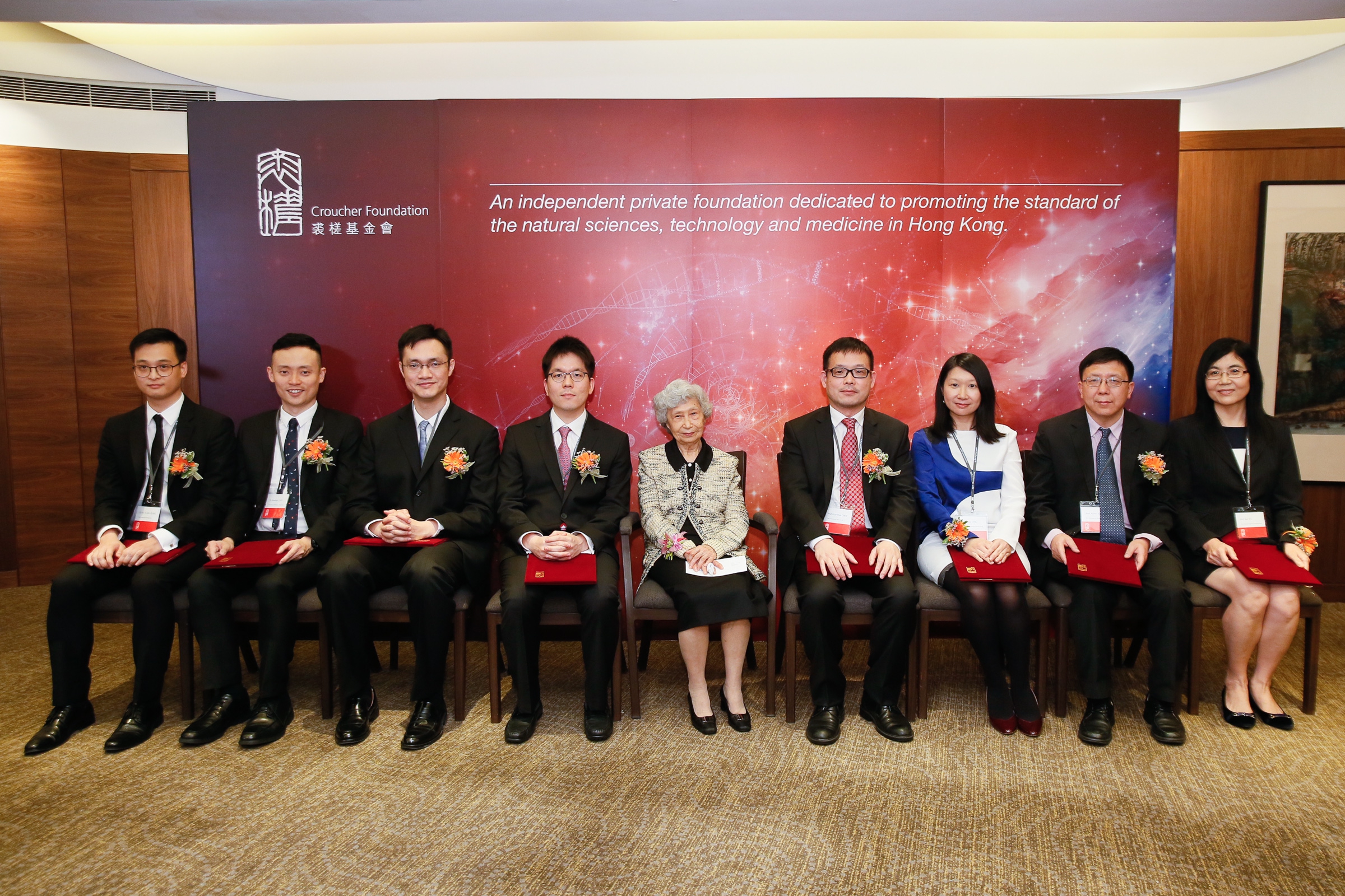 (From left) Dr Ho Yu AU-YEUNG (HKU), Prof Jonathan Chung-hang CHOI (CUHK), Dr Heming CUI (HKU), Prof Gyuboong JO (HKUST), Prof Rosie YOUNG, GBS, JP, Prof Guanhua CHEN (HKU), Prof Rossa Wai-kwun CHIU (CUHK), Prof Aimin XU (HKU), and Prof Jun YU (CUHK).