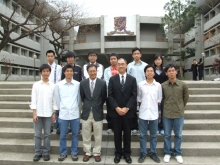 Profs. Lau Ka-sing (3rd from left, front row) and Raymond Chan (4th from left, front row) picture with the Mathematics students.