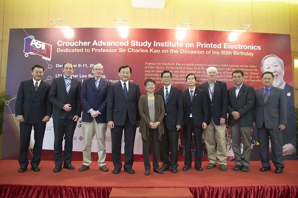 Prof. Benjamin Wah, Mrs. Gwen Kao, Prof. P.C. Ching and Prof. C.P. Wong (4th left to 7th left) take a group photo with guest lecturers of the conference.