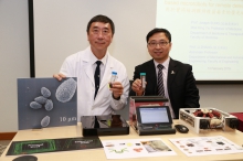 The collaborative research team from the Faculty of Engineering and Faculty of Medicine at CUHK will move forward to construct an automated microrobotic platform for practical diagnostic application that would increase detection efficiency and accuracy. Professor Joseph SUNG (left), Mok Hing Yiu Professor of Medicine and Director of the Institute of Digestive Disease at CUHK, and Professor Li ZHANG (right), Associate Professor, Department of Mechanical and Automation Engineering at CUHK, are core members of the research team.