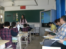 PMI学员在上海参观当地小学以普通话授课的情况