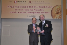 SHKP Executive Director Michael Wong presents a souvenir to Professor Neher