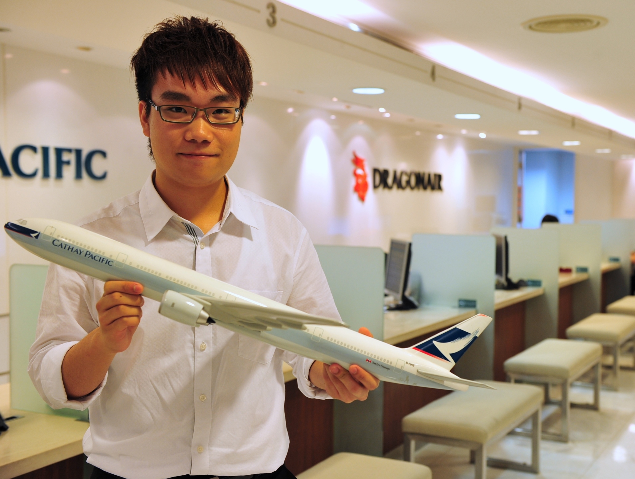 LOK Ki Hei, Vincent interned in Cathay Pacific Airways Ltd. Taiwan Branch during the summer.