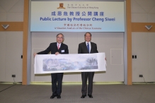 CUHK Vice-Chancellor Professor Lawrence J. Lau presents a souvenir to Professor Cheng Siwei