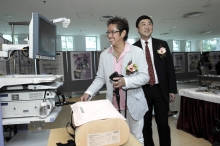 (Left) Mr. Alan Tam, Generalissimo of the Peer Educators for Bowel Health and Professor Joseph Sung, Director, Institute of Digestive Disease at CUHK performing a demonstration of colonoscopy