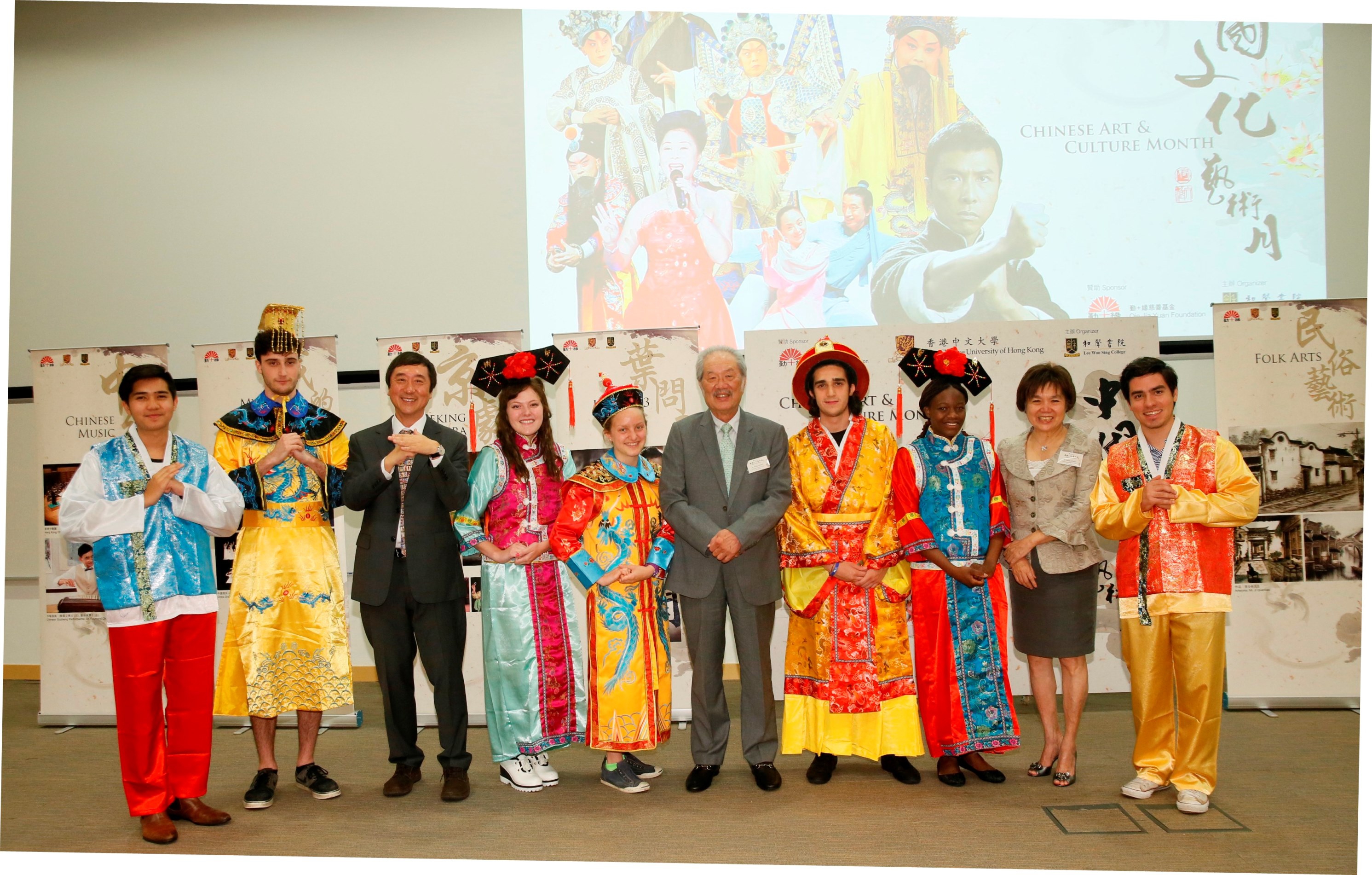 Dr. Philip Wong, Dr. Anita Leung and Prof. Sung pose for a photo with students of the International Summer School dressed in Chinese traditional costumes.