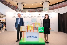 Professor Fok Tai-fai (Pro-Vice-Chancellor and Vice-President of CUHK) (left) and Ms Vivian Lee (Senior Charities Manager of The Hong Kong Jockey Club) (right) officiate at the opening ceremony of the ‘Climate Change and Me’ Exhibition.