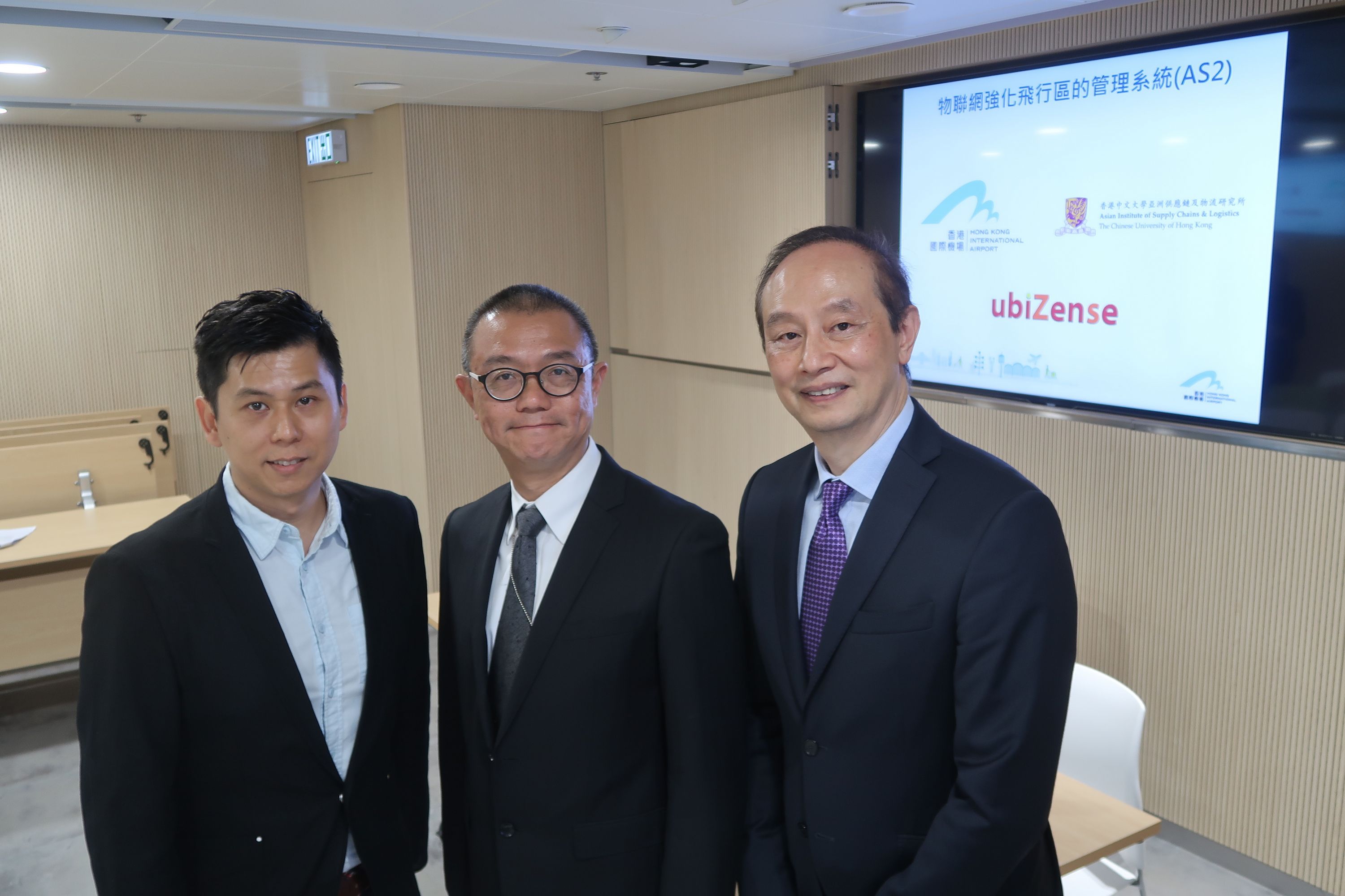 (From right) Professor Waiman Cheung, Director, Asian Institute of Supply Chains & Logistics, CUHK, Mr. Steven Yiu, Deputy Director, Service Delivery, Airport Authority Hong Kong, and Dr. Jerrel Leung, Chief Architect, ubiZense.