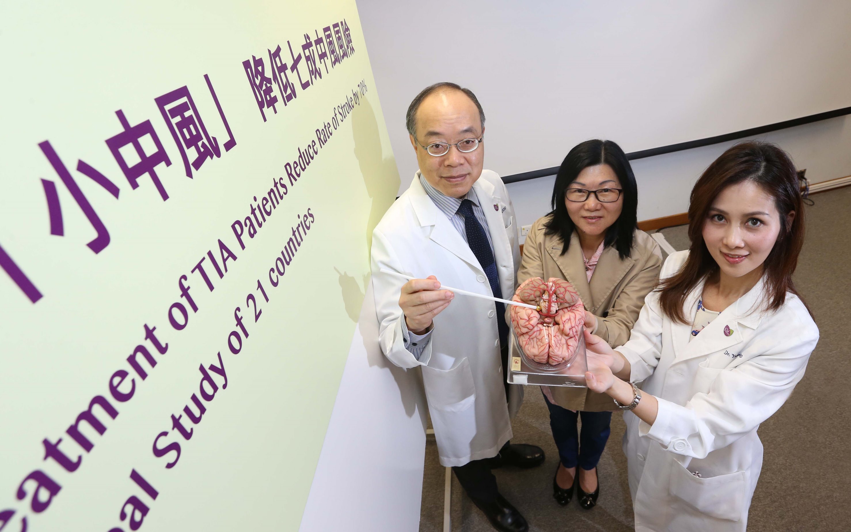 A global study jointly led by CUHK and other stroke experts has revealed that evaluation and treatment of TIA patients by stroke specialists within 24 hours of symptoms onset can reduce the rate of stroke by 70%. 
(From left) Prof. Lawrence WONG, Head of Division of Neurology, Department of Medicine and Therapeutics; TIA case Madam CHAN;  and Dr. Yannie SOO, Clinical Professional Consultant,  Department of Medicine and Therapeutics, CUHK.