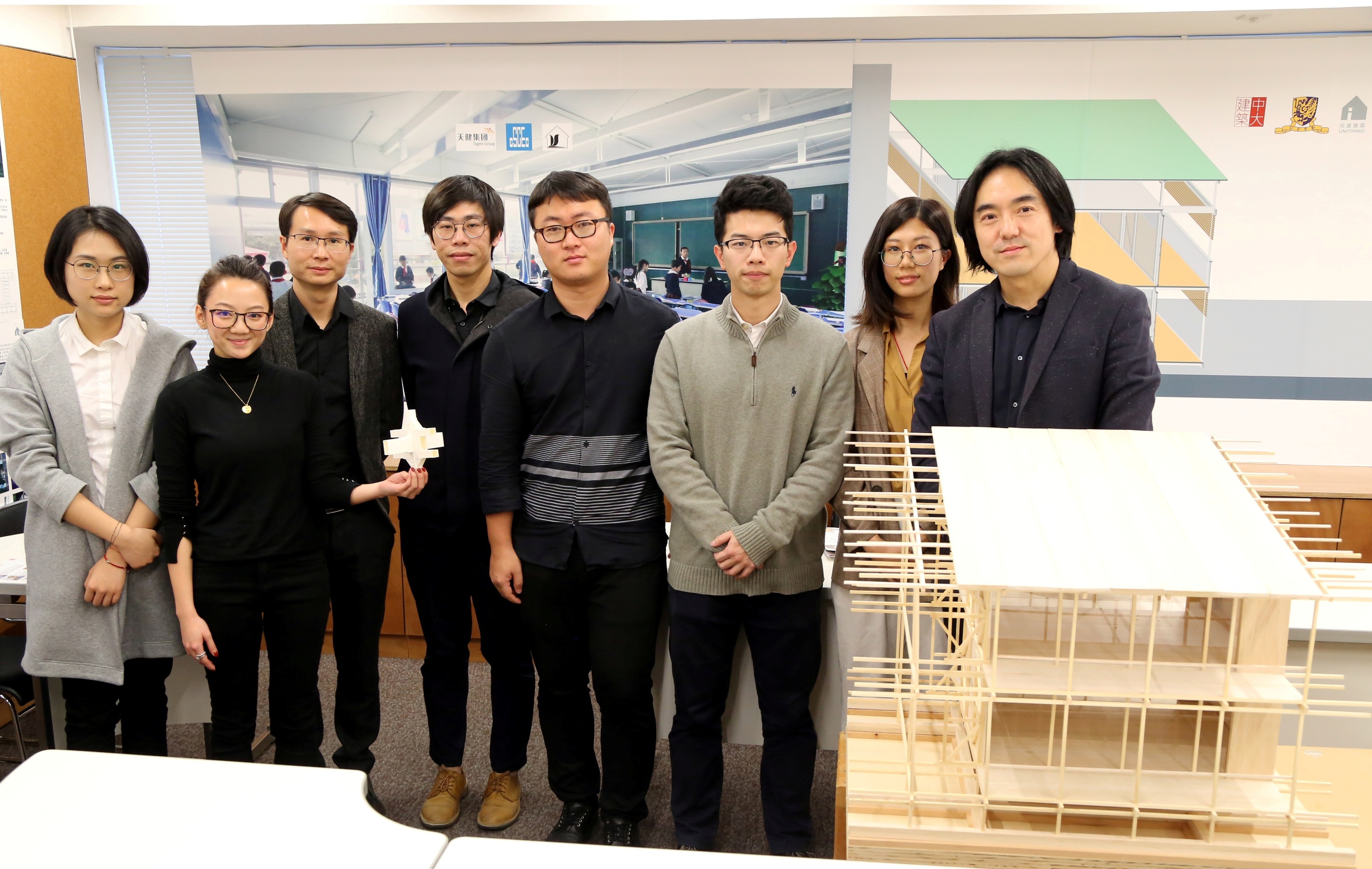 Prof. Zhu Jingxiang(right) and his project team