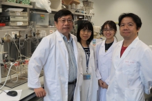 Research team from the School of Biomedical Sciences of the Faculty of Medicine at CUHK reveals a cell-to-cell communication mechanism that contributes to vascular endothelial dysfunction in diabetes. 
(From left) Prof. HUANG Yu and his team members HUANG Yuhong, WANG Yifan and LAU Chi Wai.