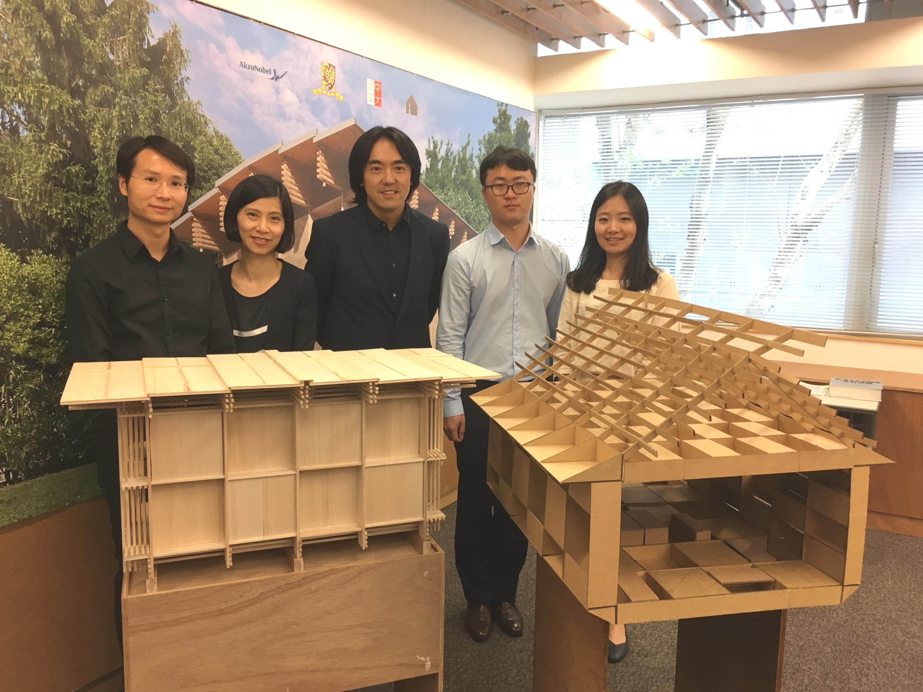 (From left) Mr. Chenghui Wu, Project Manager of Checkered Playroom and Dou Pavilion; Ms. Chorling Wong, Marketing Manager of AkzoNobel Decorative Paints in North Asia; Prof. Jingxiang Zhu, Associate Professor, School of Architecture, CUHK and two research assistants of the School.