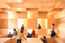 The spatial exploration in the Checkered Playroom is helpful to the children’s physical and mental development.